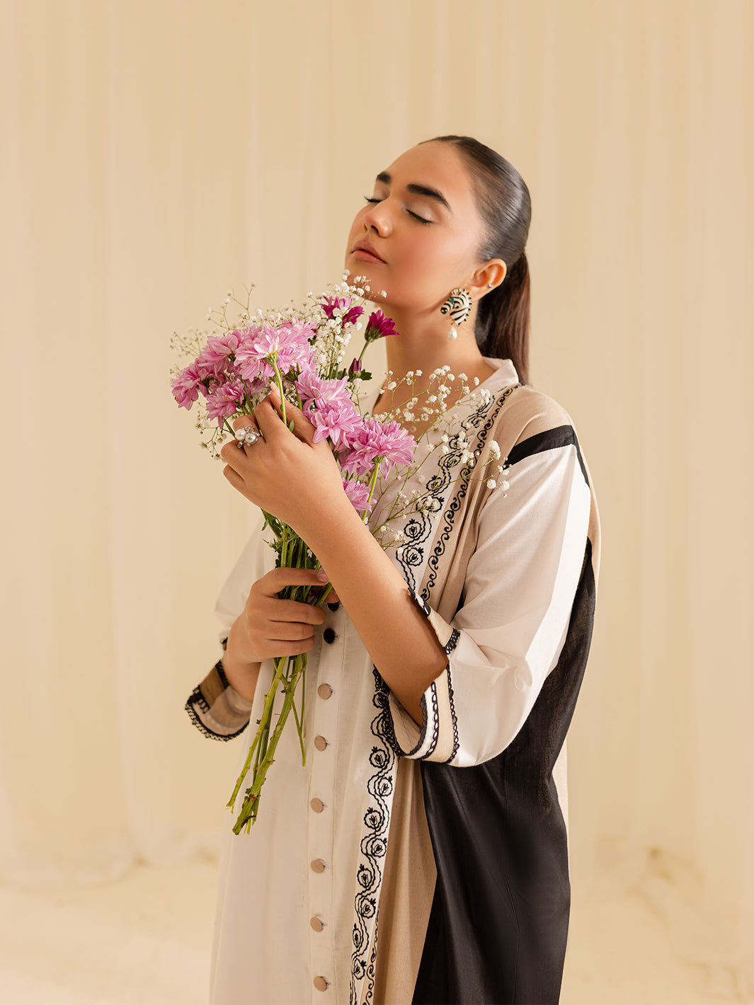 Mahnur | Petal Whispers Lawn Pret | Gardenia M Ivory Lawn