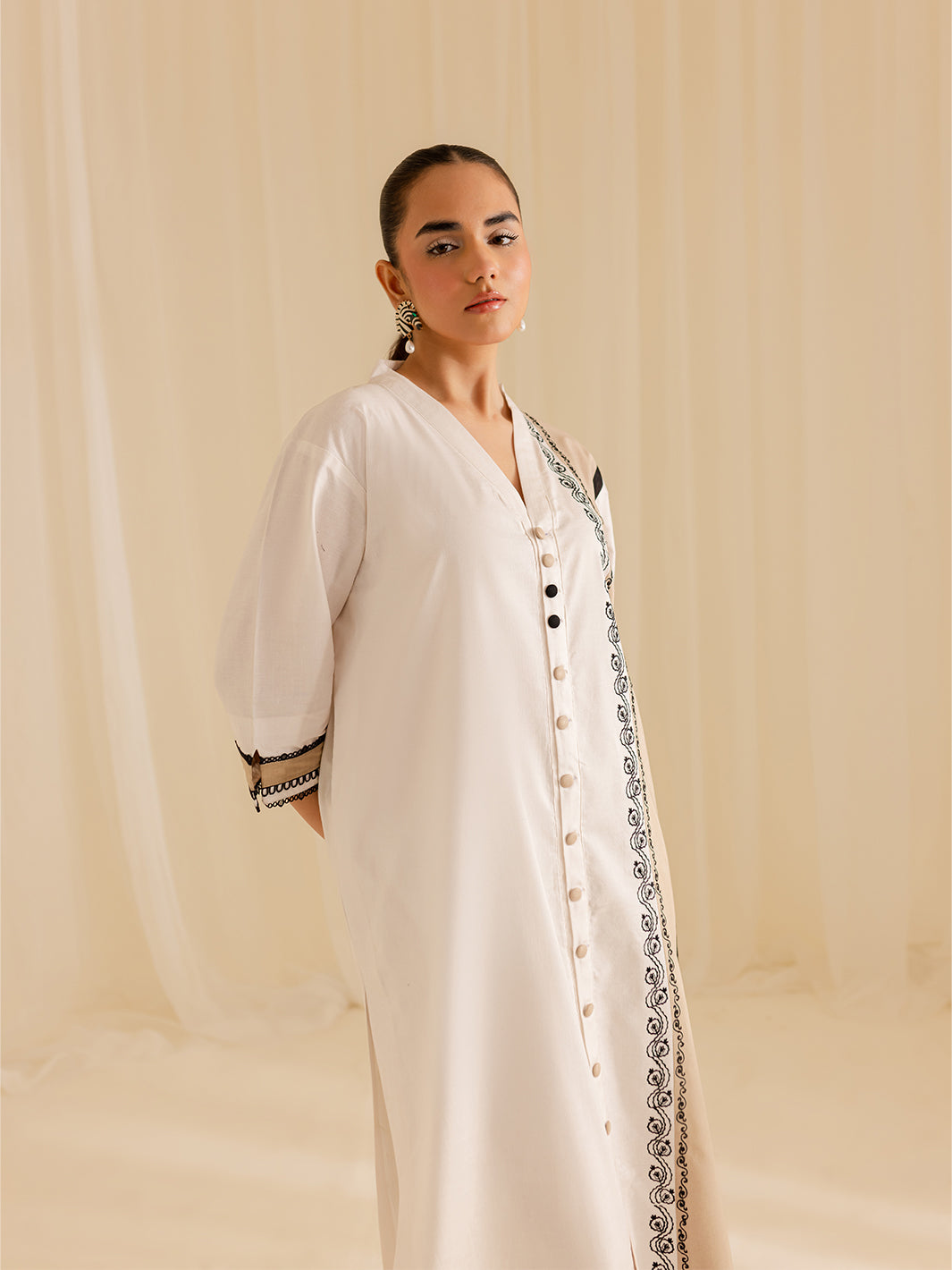 Mahnur | Petal Whispers Lawn Pret | Gardenia XL Ivory Lawn