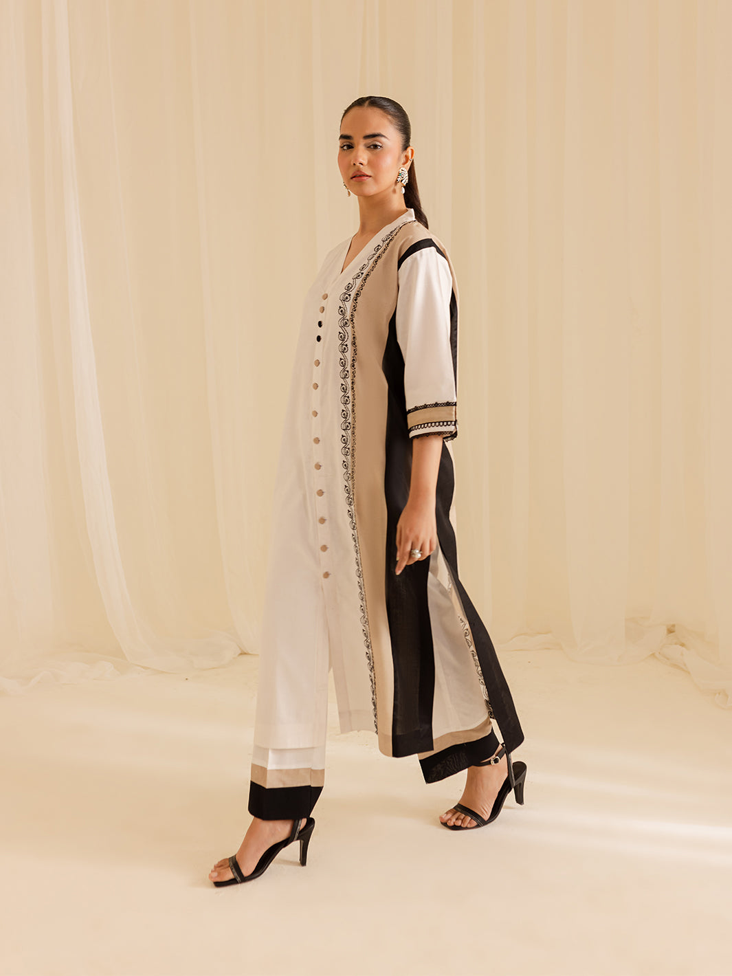 Mahnur | Petal Whispers Lawn Pret | Gardenia L Ivory Lawn