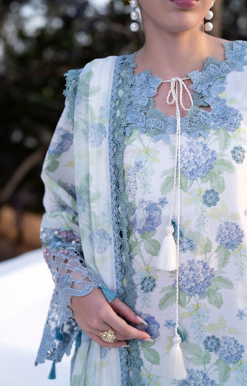 AJR Couture | Printakari Lawn 25 | Isle M White Lawn