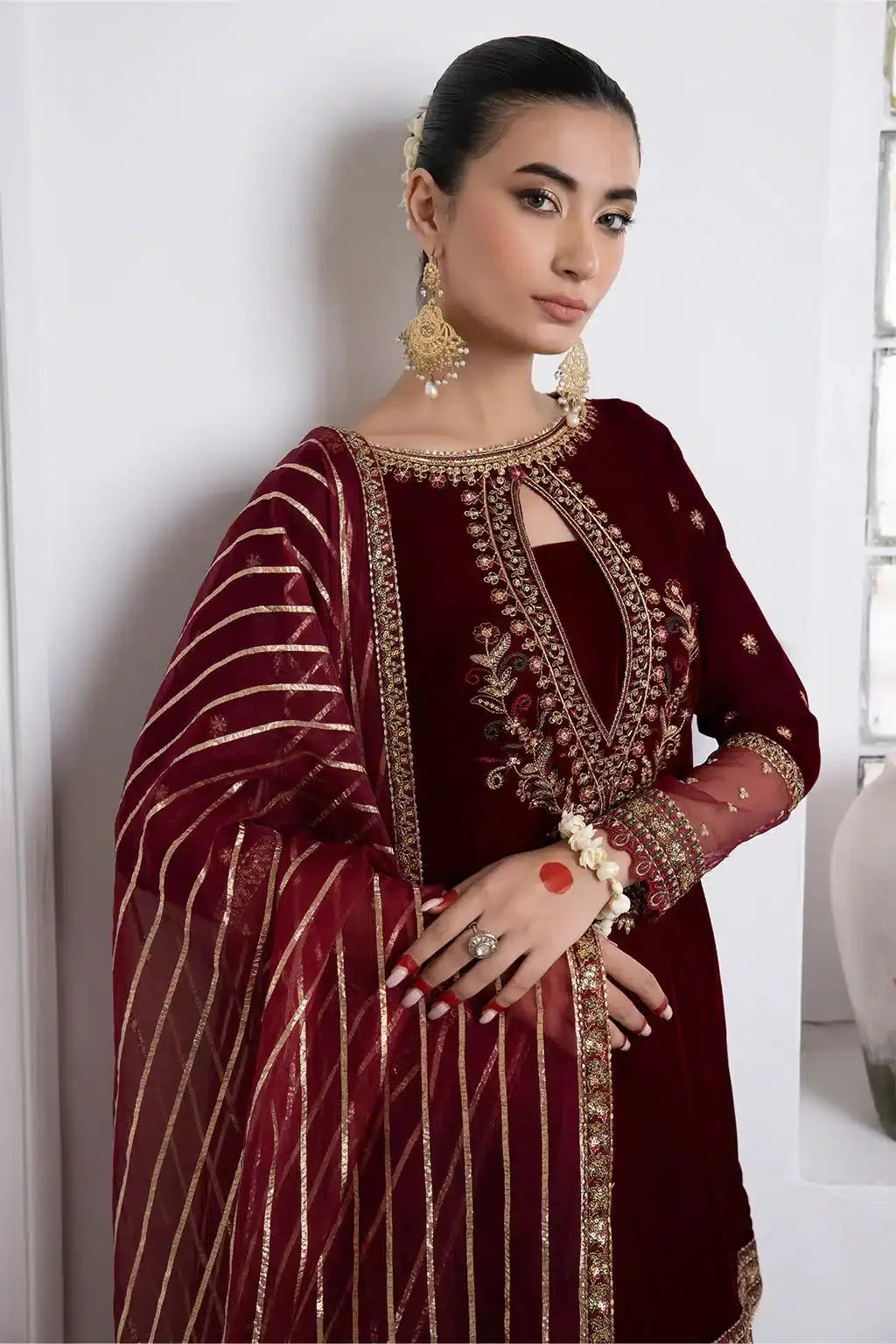Iznik | Festive Velvet 23 | IV-26 MARASIM - Pakistani Designer Dress - by Iznik | Type: Formal - 100% Original at Saira Sultan