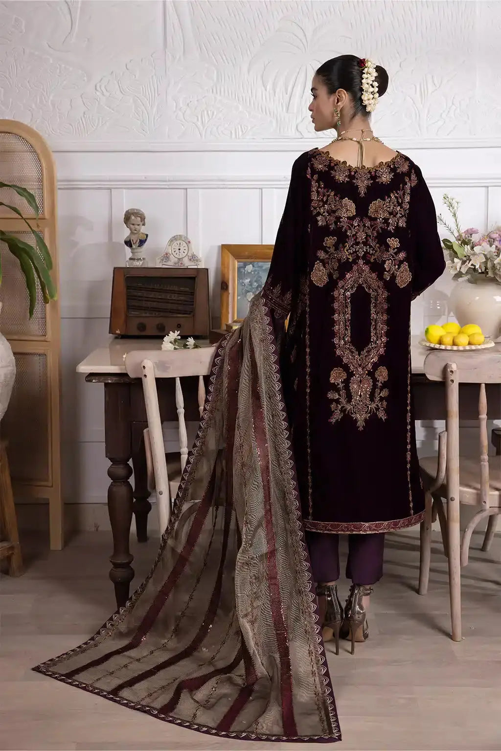 Iznik | Festive Velvet 23 | IV-23 SEHER - Pakistani Designer Dress - by Iznik | Type: Formal - 100% Original at Saira Sultan