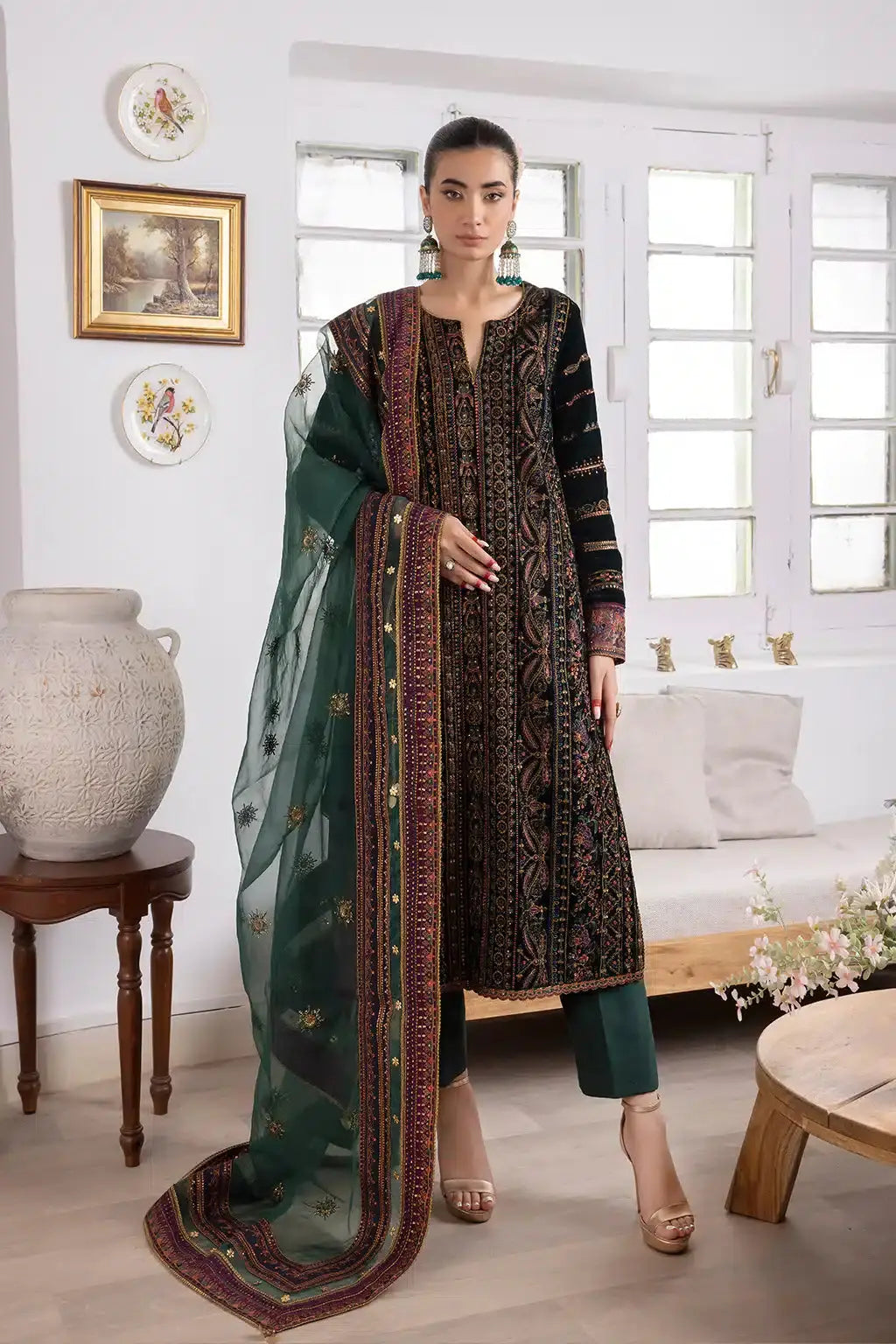 Iznik | Festive Velvet 23 | IV-22 HUSHAIMA - Pakistani Designer Dress - by Iznik | Type: Formal - 100% Original at Saira Sultan