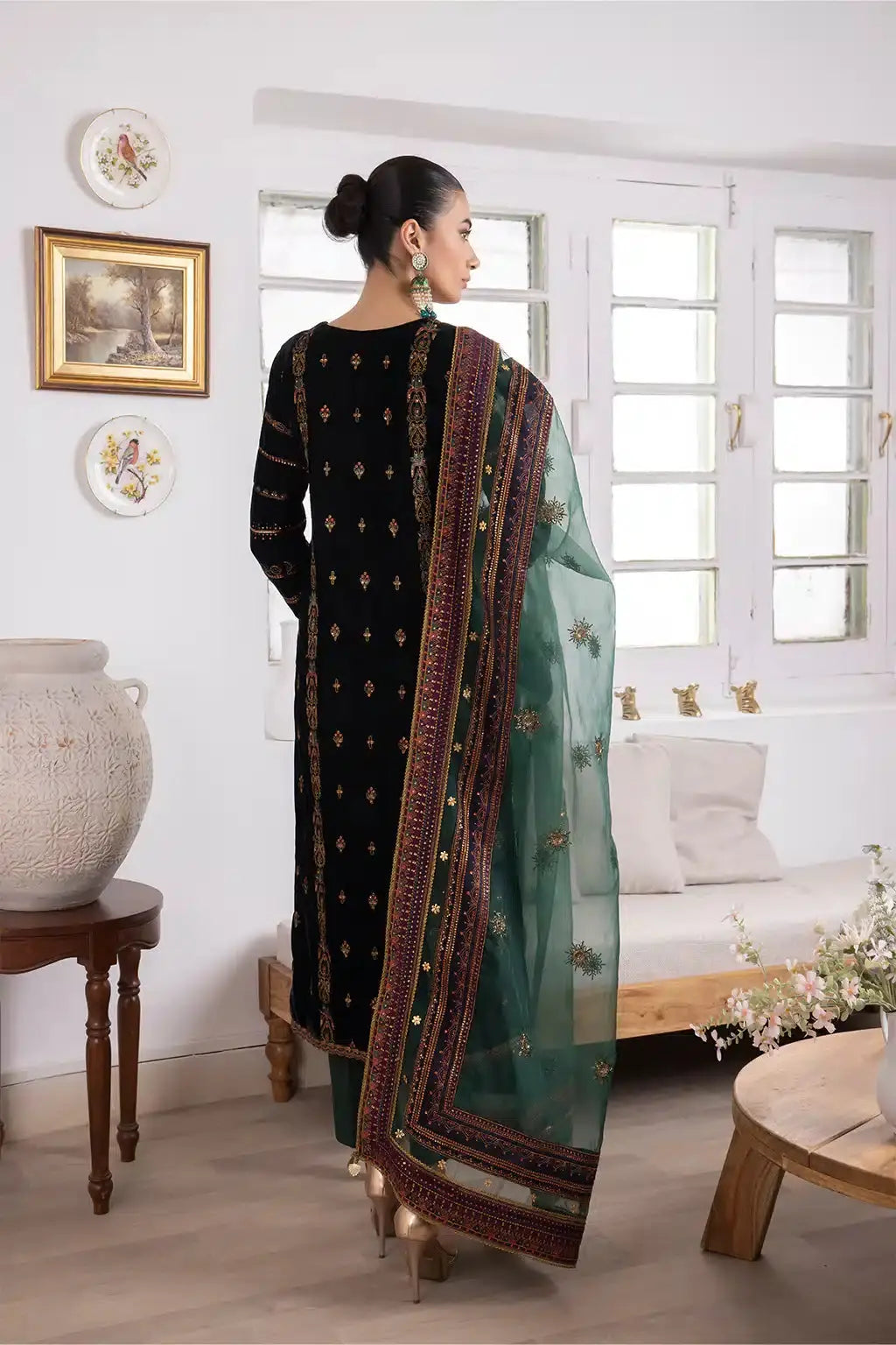 Iznik | Festive Velvet 23 | IV-22 HUSHAIMA - Pakistani Designer Dress - by Iznik | Type: Formal - 100% Original at Saira Sultan