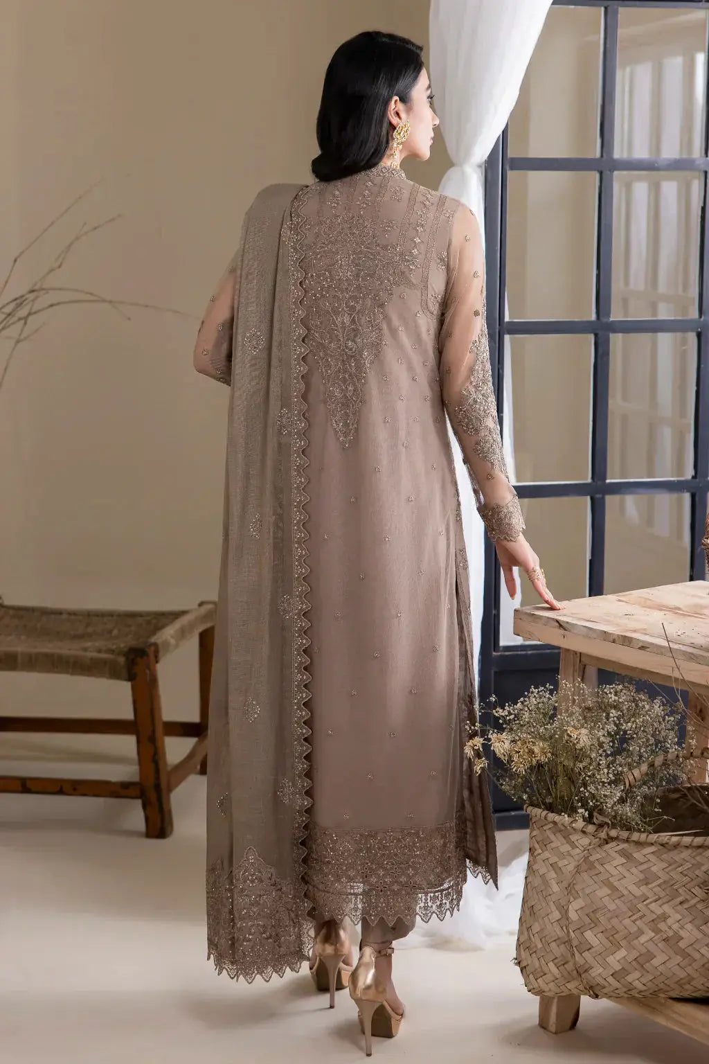 Iznik | Chinnon Chiffon | CC-30 VANESSA - Pakistani Designer Dress - by Iznik | Type: Formal - 100% Original at Saira Sultan