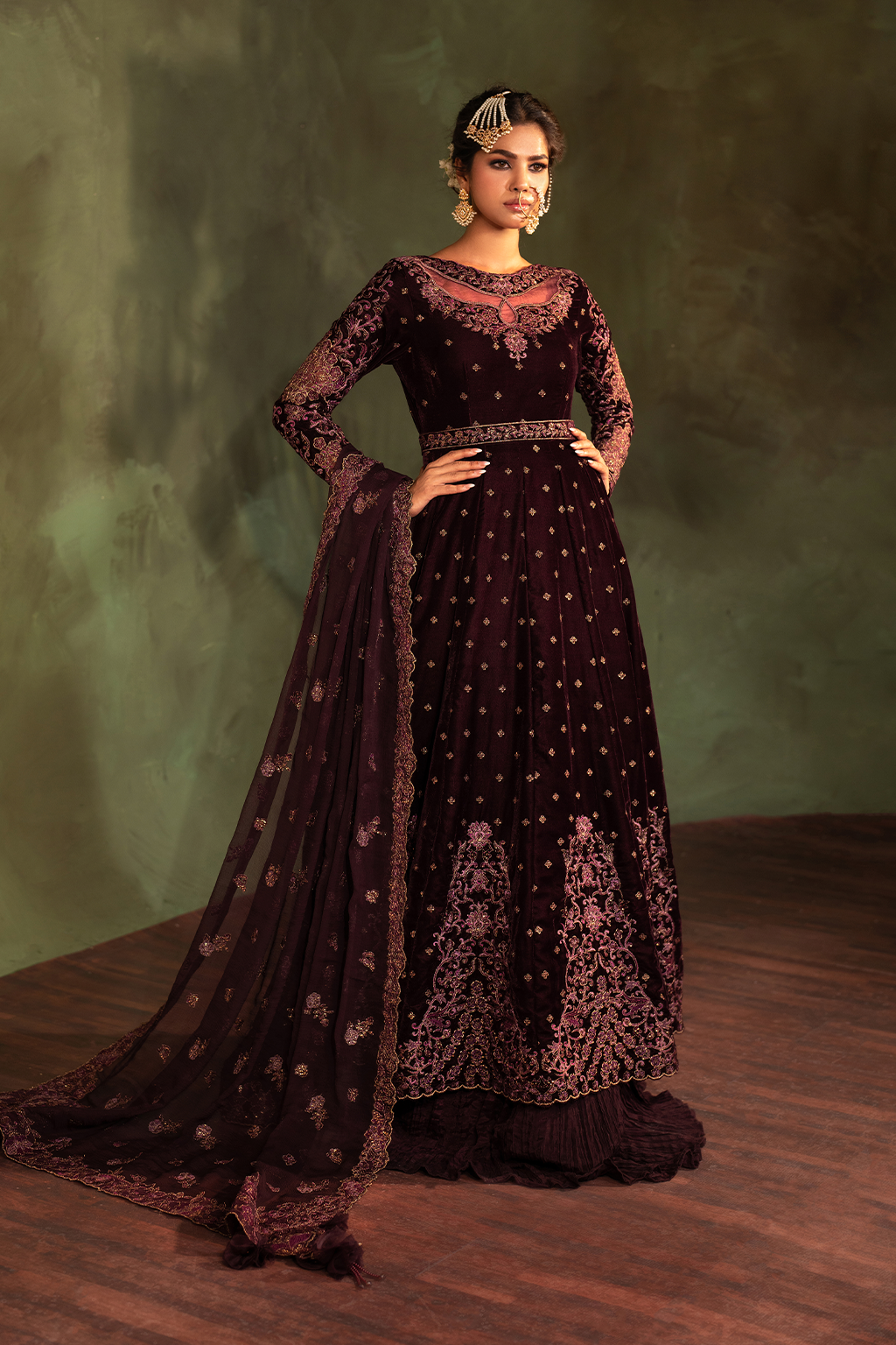 Iznik | Exclusive Velvet | IV-54 - Pakistani Designer Dress - by Iznik | Type: Ladies Clothes - 100% Original at Saira Sultan