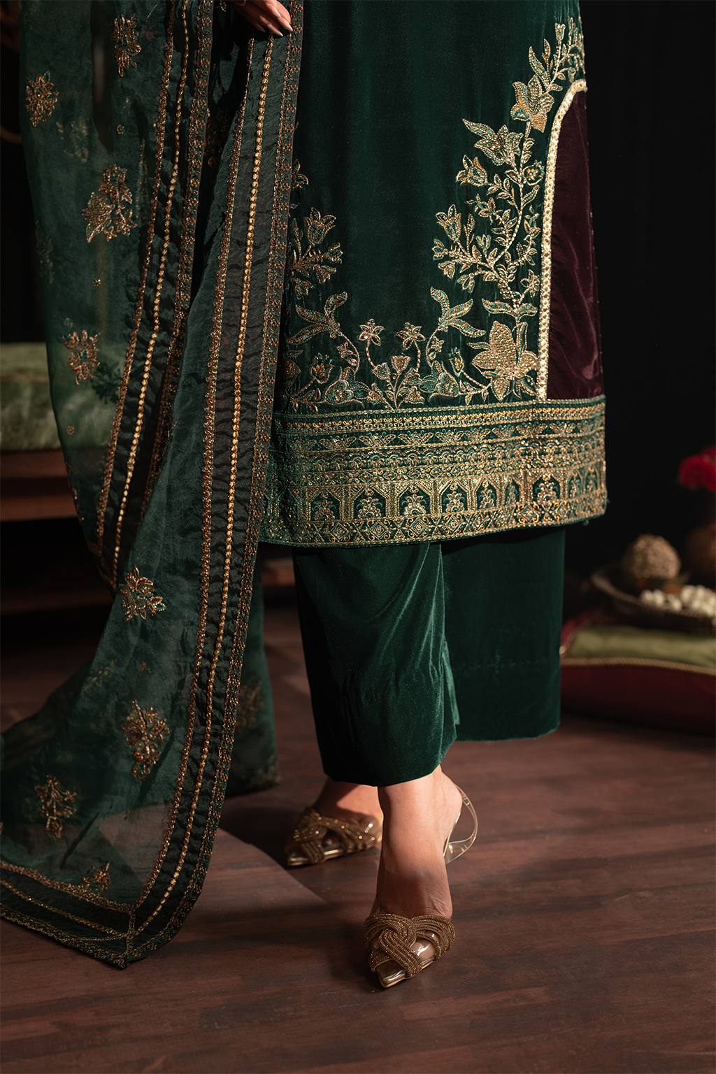 Iznik | Exclusive Velvet | IV-48 - Pakistani Designer Dress - by Iznik | Type: Formal - 100% Original at Saira Sultan