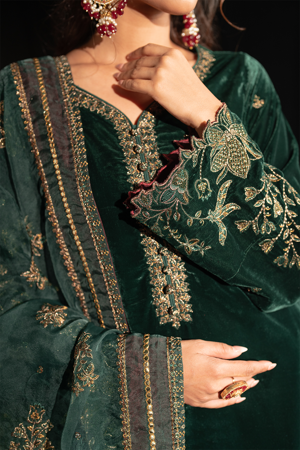 Iznik | Exclusive Velvet | IV-48 - Pakistani Designer Dress - by Iznik | Type: Formal - 100% Original at Saira Sultan