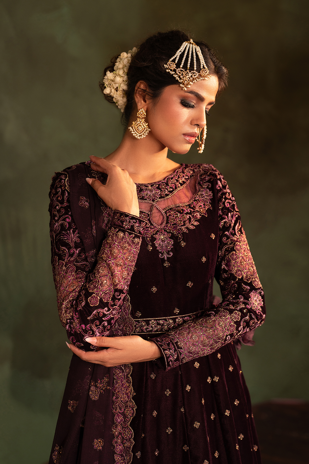 Iznik | Exclusive Velvet | IV-54 - Pakistani Designer Dress - by Iznik | Type: Ladies Clothes - 100% Original at Saira Sultan