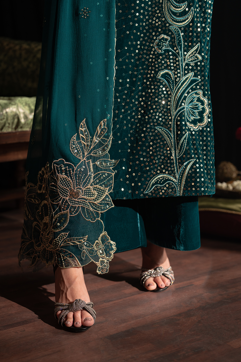 Iznik | Exclusive Velvet | IV-47 - Pakistani Designer Dress - by Iznik | Type: Ladies Clothes - 100% Original at Saira Sultan