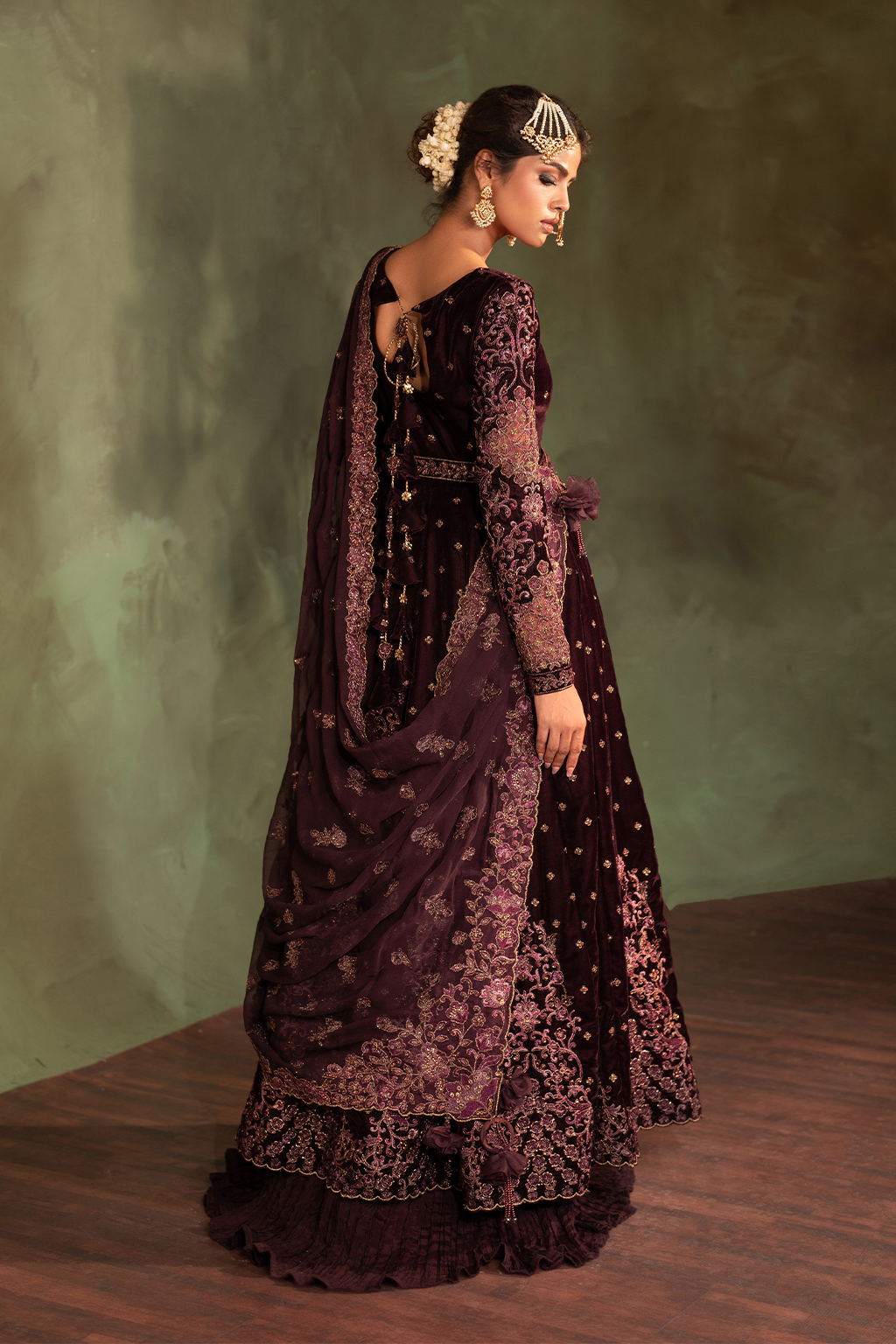 Iznik | Exclusive Velvet | IV-54 - Pakistani Designer Dress - by Iznik | Type: Ladies Clothes - 100% Original at Saira Sultan