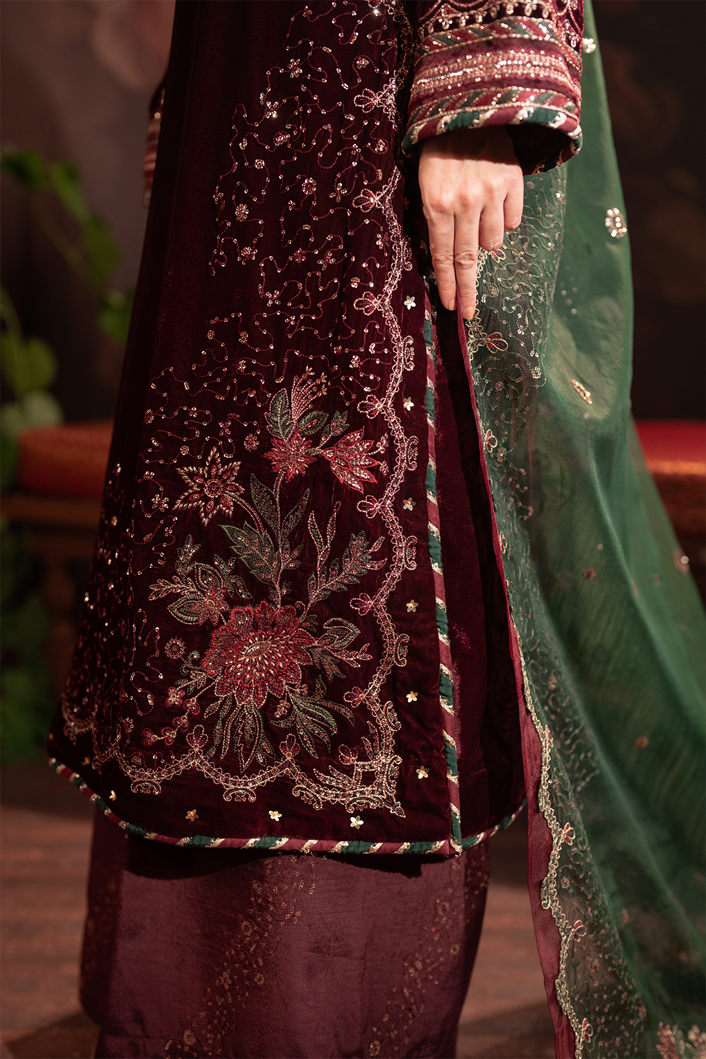 Iznik | Exclusive Velvet | IV-39 - Pakistani Designer Dress - by Iznik | Type: Ladies Clothes - 100% Original at Saira Sultan
