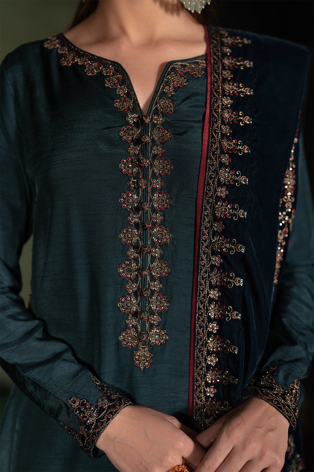 Iznik | Exclusive Velvet | IV-50 - Pakistani Designer Dress - by Iznik | Type: Ladies Clothes - 100% Original at Saira Sultan