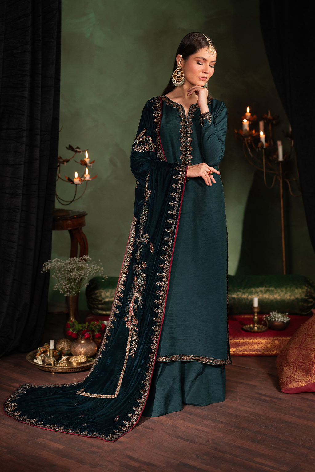 Iznik | Exclusive Velvet | IV-50 - Pakistani Designer Dress - by Iznik | Type: Ladies Clothes - 100% Original at Saira Sultan