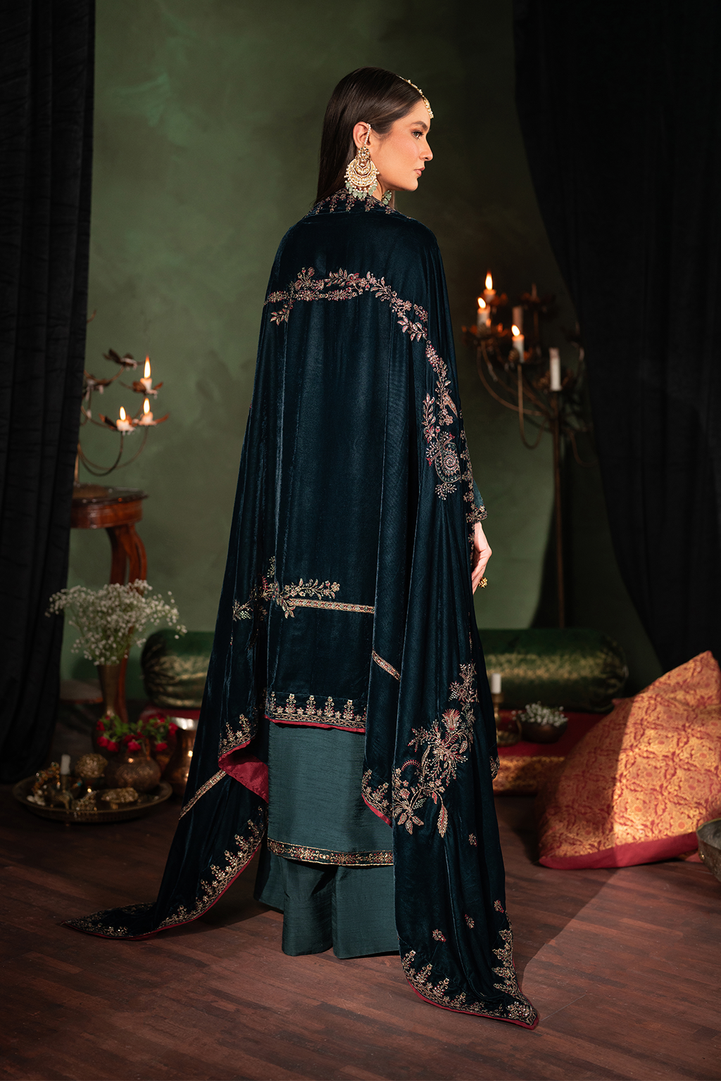 Iznik | Exclusive Velvet | IV-50 - Pakistani Designer Dress - by Iznik | Type: Ladies Clothes - 100% Original at Saira Sultan