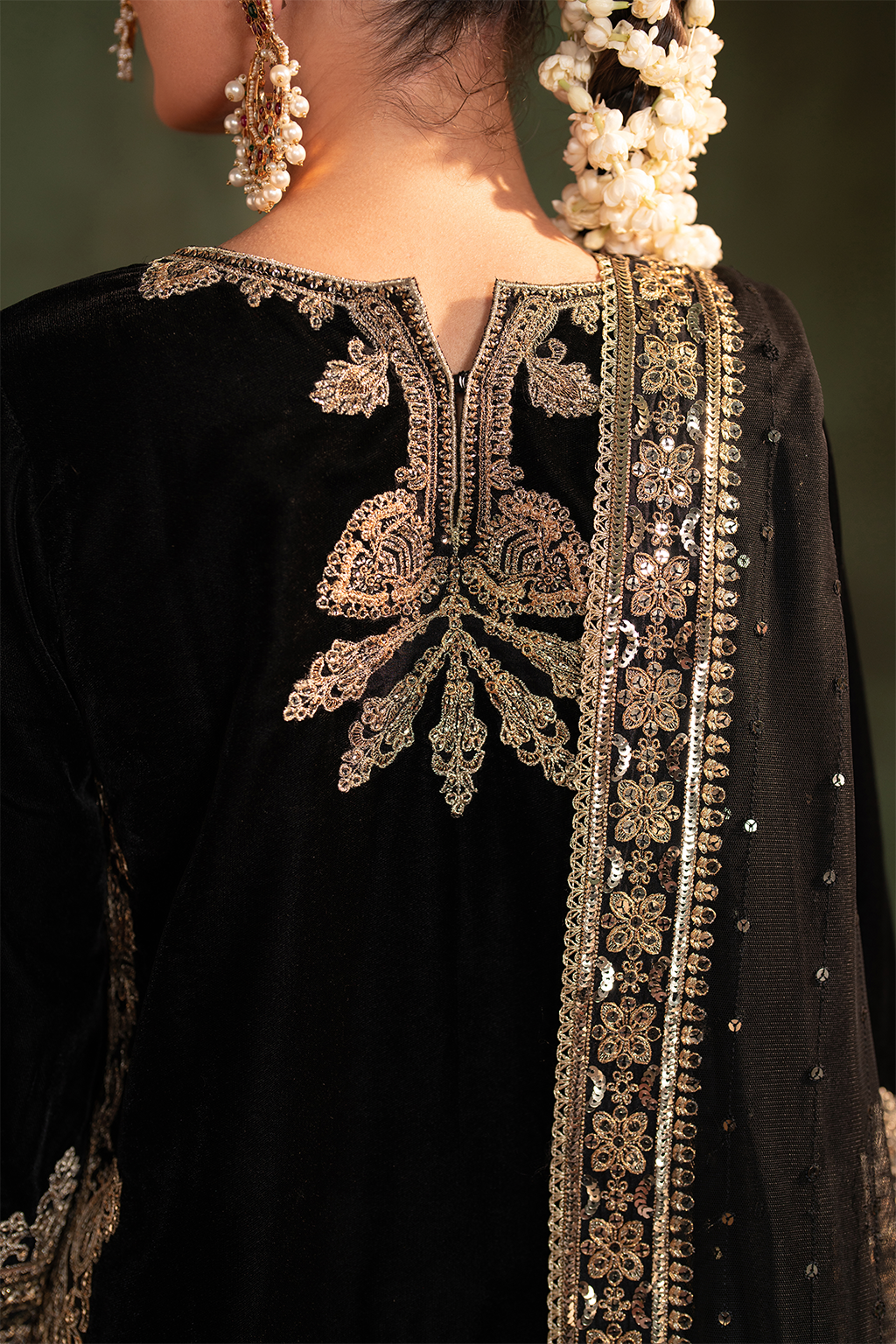 Iznik | Exclusive Velvet | IV-41 - Pakistani Designer Dress - by Iznik | Type: Ladies Clothes - 100% Original at Saira Sultan