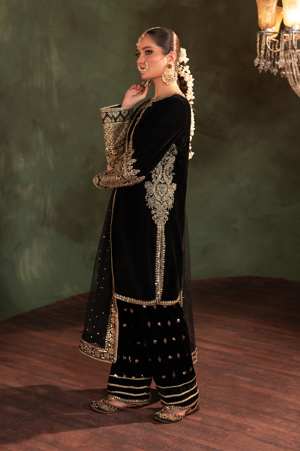 Iznik | Exclusive Velvet | IV-41 - Pakistani Designer Dress - by Iznik | Type: Ladies Clothes - 100% Original at Saira Sultan