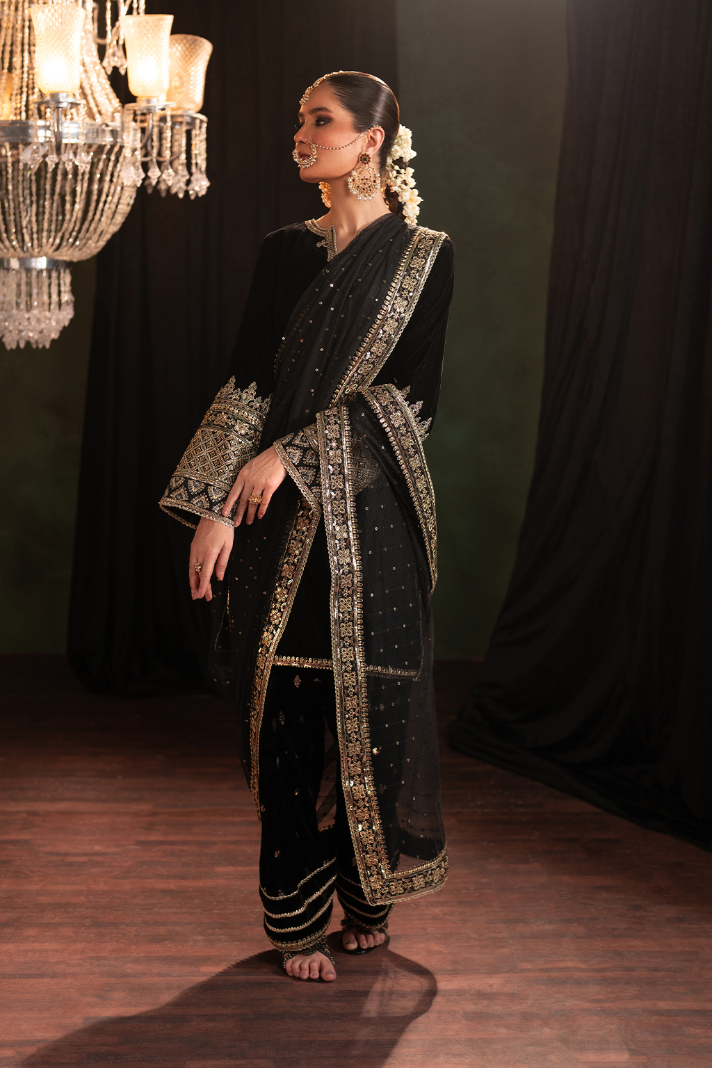 Iznik | Exclusive Velvet | IV-41 - Pakistani Designer Dress - by Iznik | Type: Ladies Clothes - 100% Original at Saira Sultan