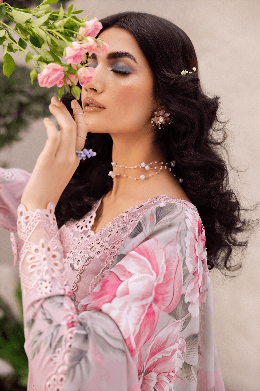 Iznik | Dahlia Embroidered Lawn | DL-09 - Pakistani Designer Dress - by Iznik | Type: Luxury - 100% Original at Saira Sultan