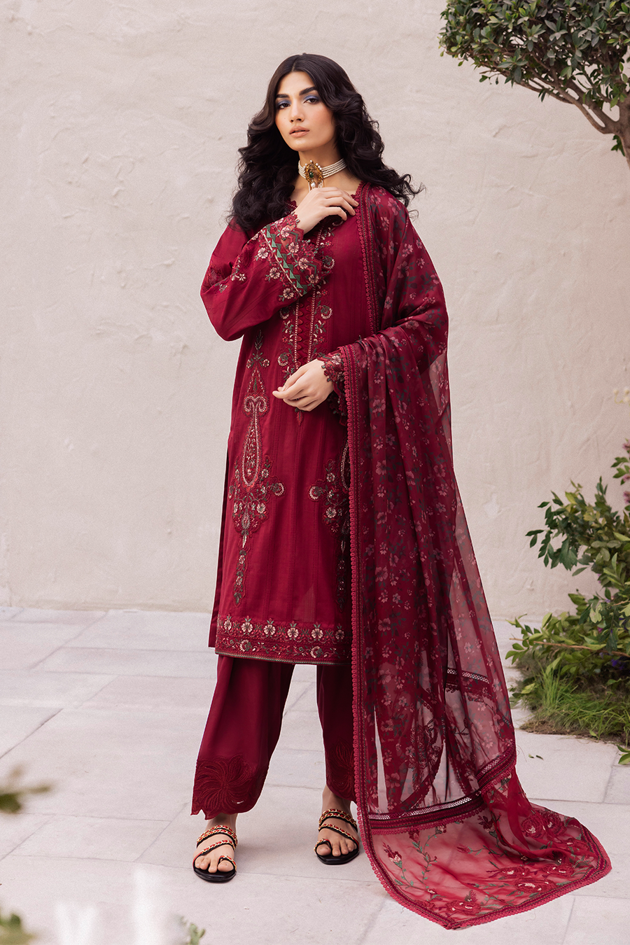 Iznik | Dahlia Embroidered Lawn | DL-01 - Pakistani Designer Dress - by Iznik | Type: Luxury - 100% Original at Saira Sultan