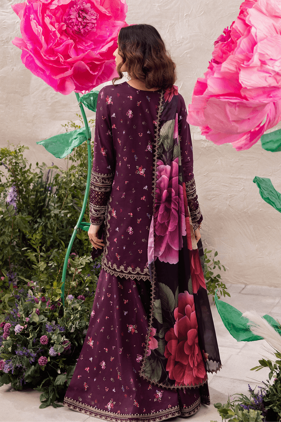 Iznik | Dahlia Embroidered Lawn | DL-06 - Pakistani Designer Dress - by Iznik | Type: Luxury - 100% Original at Saira Sultan