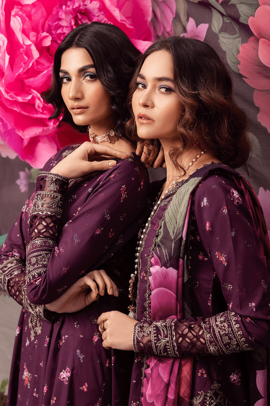 Iznik | Dahlia Embroidered Lawn | DL-06 - Pakistani Designer Dress - by Iznik | Type: Luxury - 100% Original at Saira Sultan