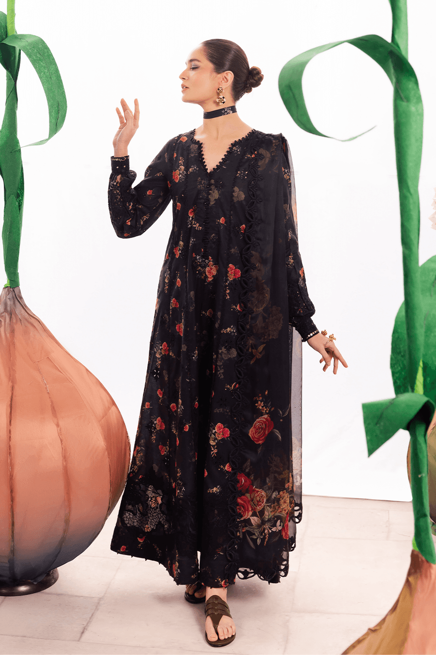 Iznik | Dahlia Embroidered Lawn | DL-08 - Pakistani Designer Dress - by Iznik | Type: Luxury - 100% Original at Saira Sultan