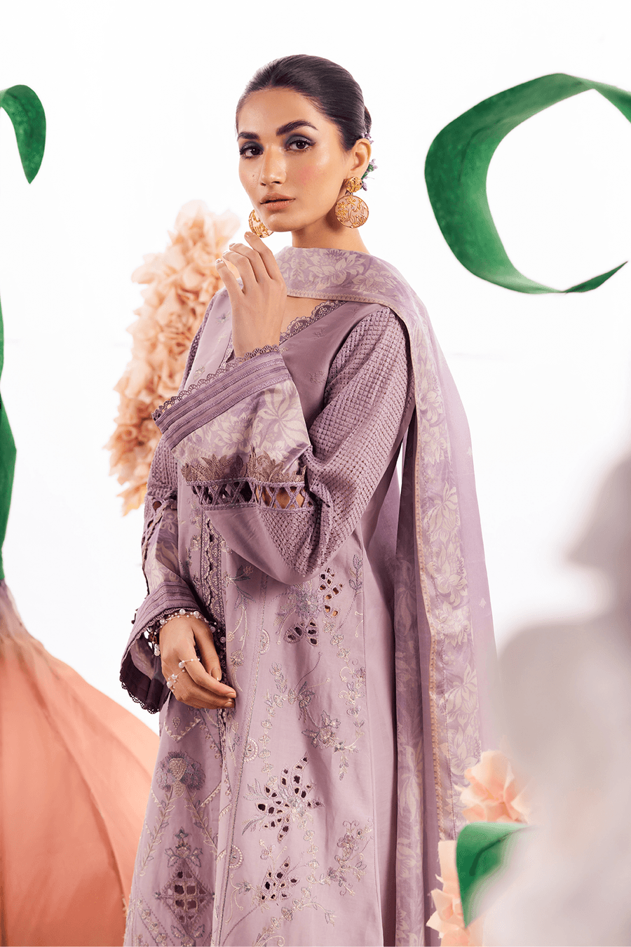 Iznik | Dahlia Embroidered Lawn | DL-04 - Pakistani Designer Dress - by Iznik | Type: Luxury - 100% Original at Saira Sultan
