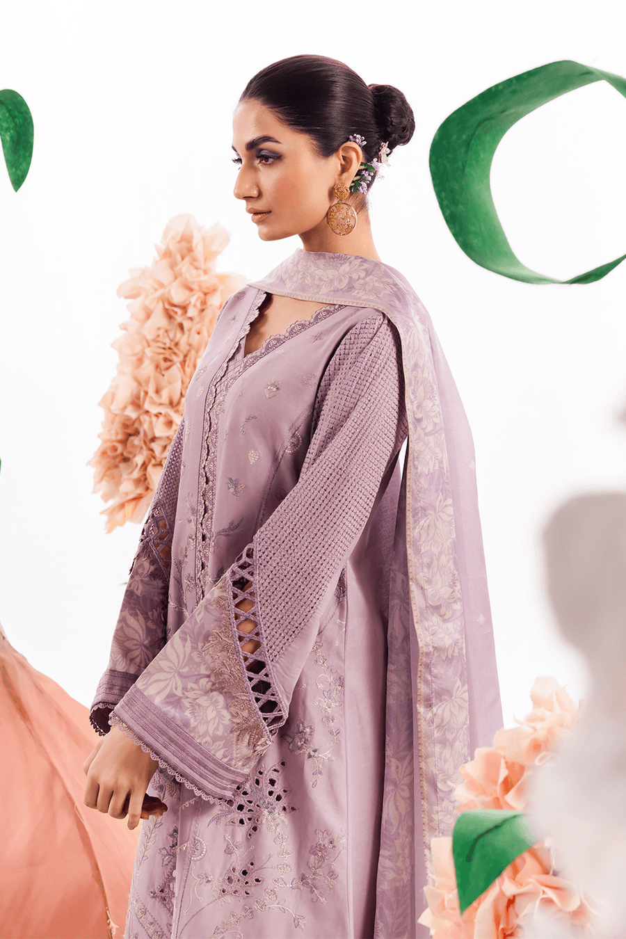 Iznik | Dahlia Embroidered Lawn | DL-04 - Pakistani Designer Dress - by Iznik | Type: Luxury - 100% Original at Saira Sultan