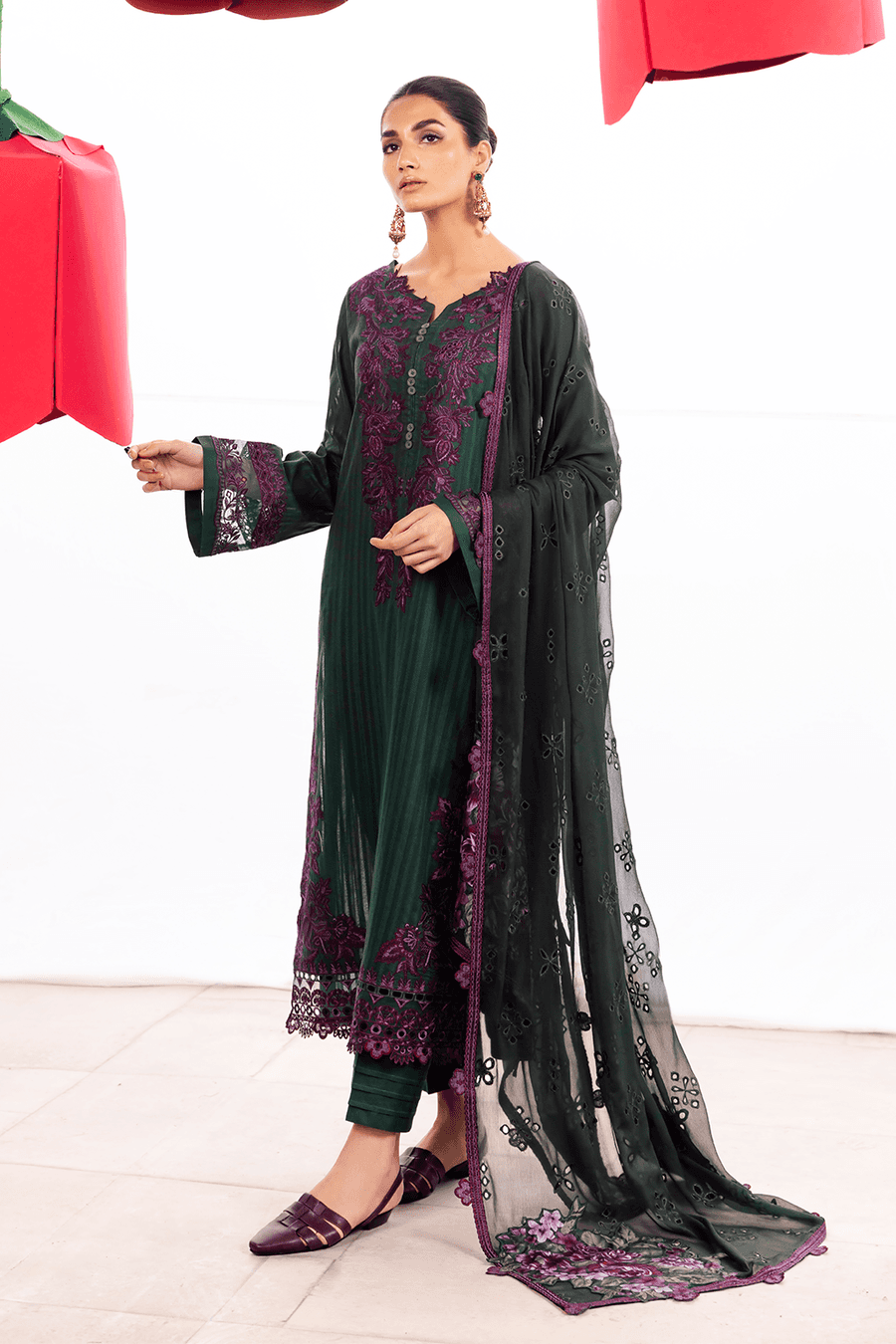 Iznik | Dahlia Embroidered Lawn | DL-02 - Pakistani Designer Dress - by Iznik | Type: Luxury - 100% Original at Saira Sultan