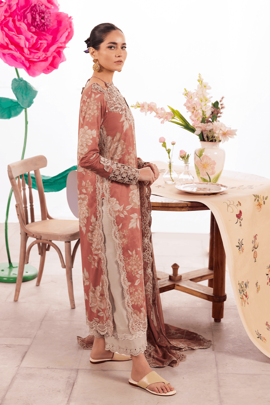 Iznik | Dahlia Embroidered Lawn | DL-12 - Pakistani Designer Dress - by Iznik | Type: Luxury - 100% Original at Saira Sultan