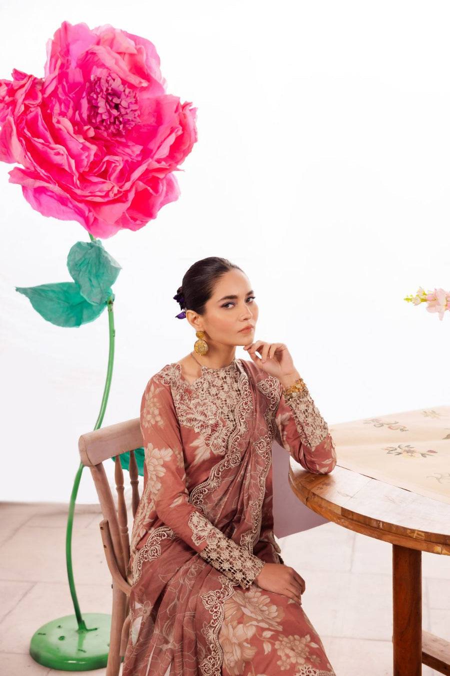 Iznik | Dahlia Embroidered Lawn | DL-12 - Pakistani Designer Dress - by Iznik | Type: Luxury - 100% Original at Saira Sultan