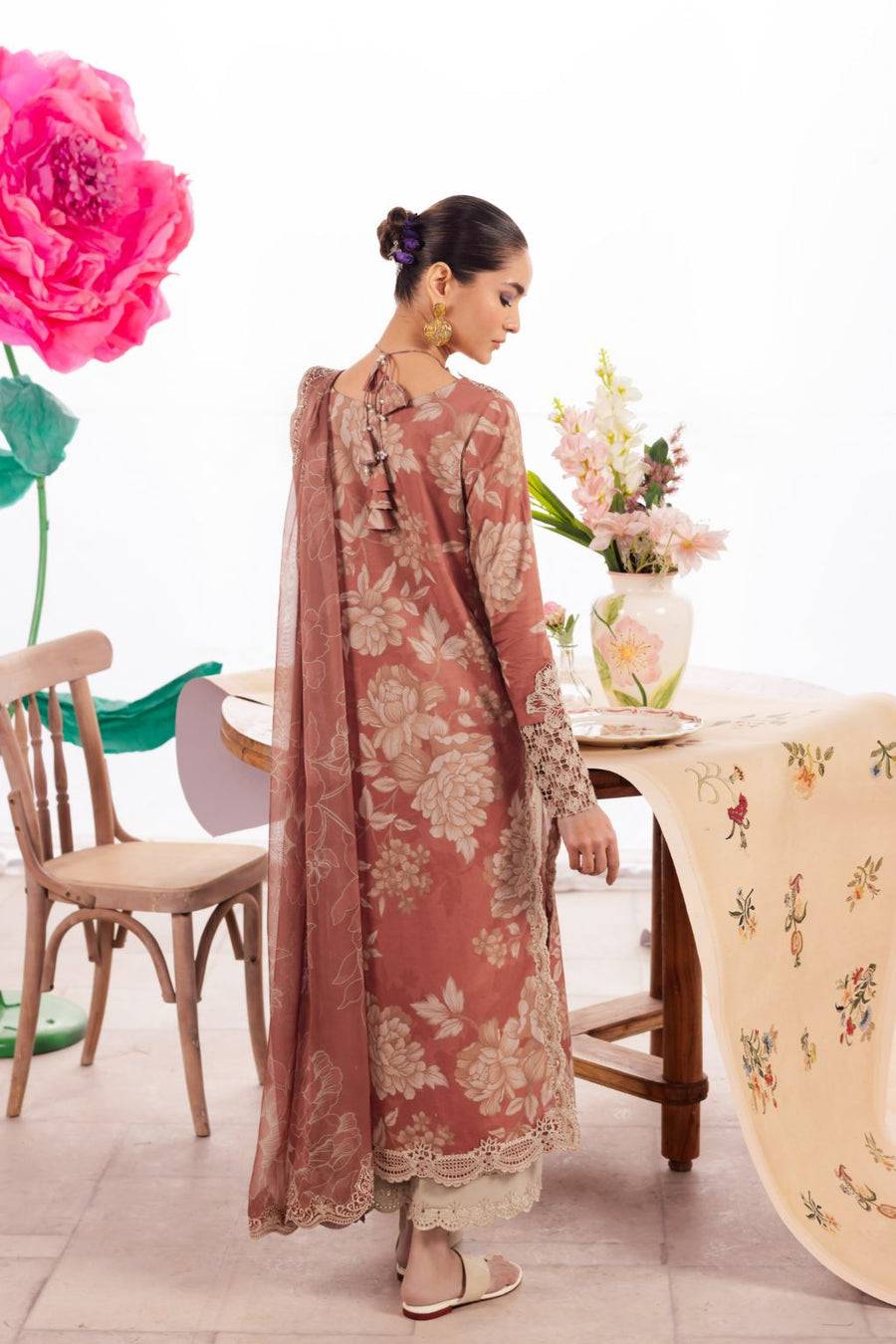 Iznik | Dahlia Embroidered Lawn | DL-12 - Pakistani Designer Dress - by Iznik | Type: Luxury - 100% Original at Saira Sultan