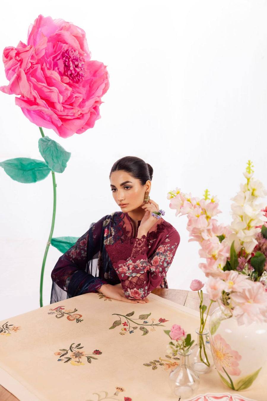 Iznik | Dahlia Embroidered Lawn | DL-11 - Pakistani Designer Dress - by Iznik | Type: Luxury - 100% Original at Saira Sultan