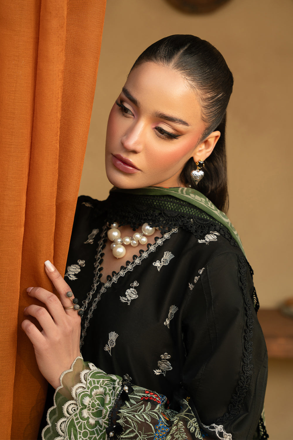 Saira Rizwan | Luxury Lawn 25 | MARY-SRL25-07 Custom Size Black Lawn