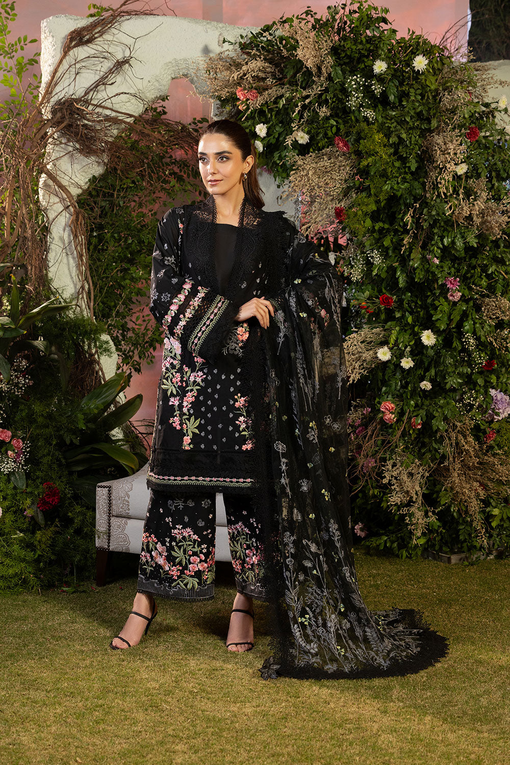 Sobia Nazir | Luxury Lawn 25 | 14B XL Black Lawn
