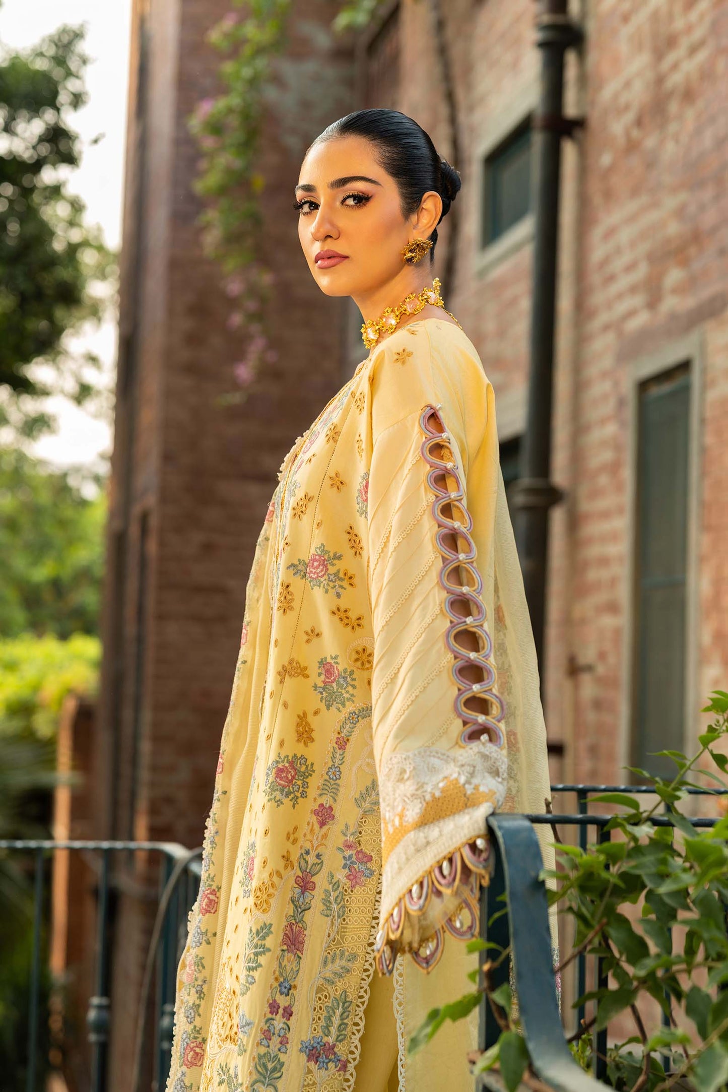 Maryam Hussain | Luxury Lawn 25 | Marjaan - Pakistani Designer Dress - by Maryam Hussain | Type: Ladies Clothes - 100% Original at Saira Sultan