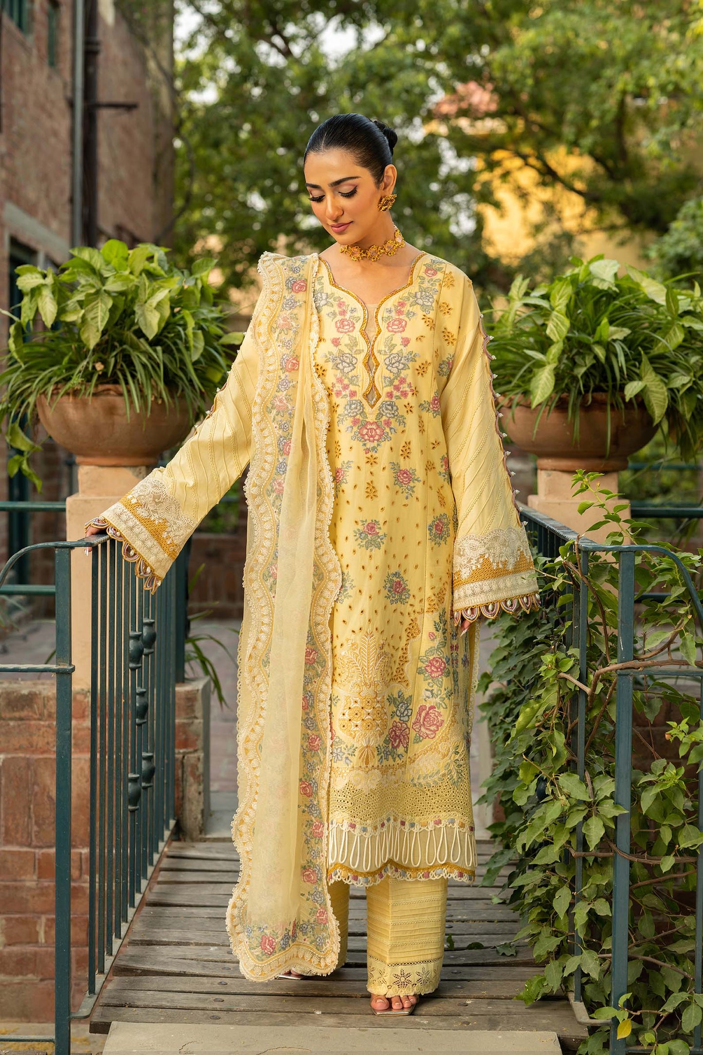 Maryam Hussain | Luxury Lawn 25 | Marjaan - Pakistani Designer Dress - by Maryam Hussain | Type: Ladies Clothes - 100% Original at Saira Sultan