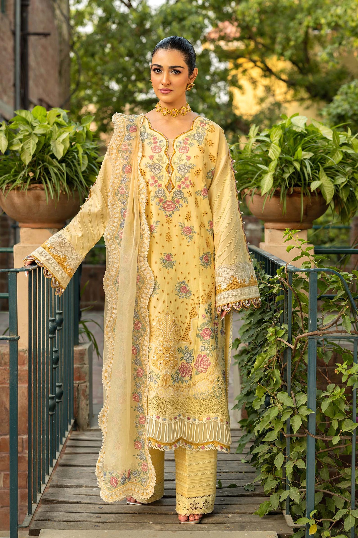 Maryam Hussain | Luxury Lawn 25 | Marjaan - Pakistani Designer Dress - by Maryam Hussain | Type: Ladies Clothes - 100% Original at Saira Sultan