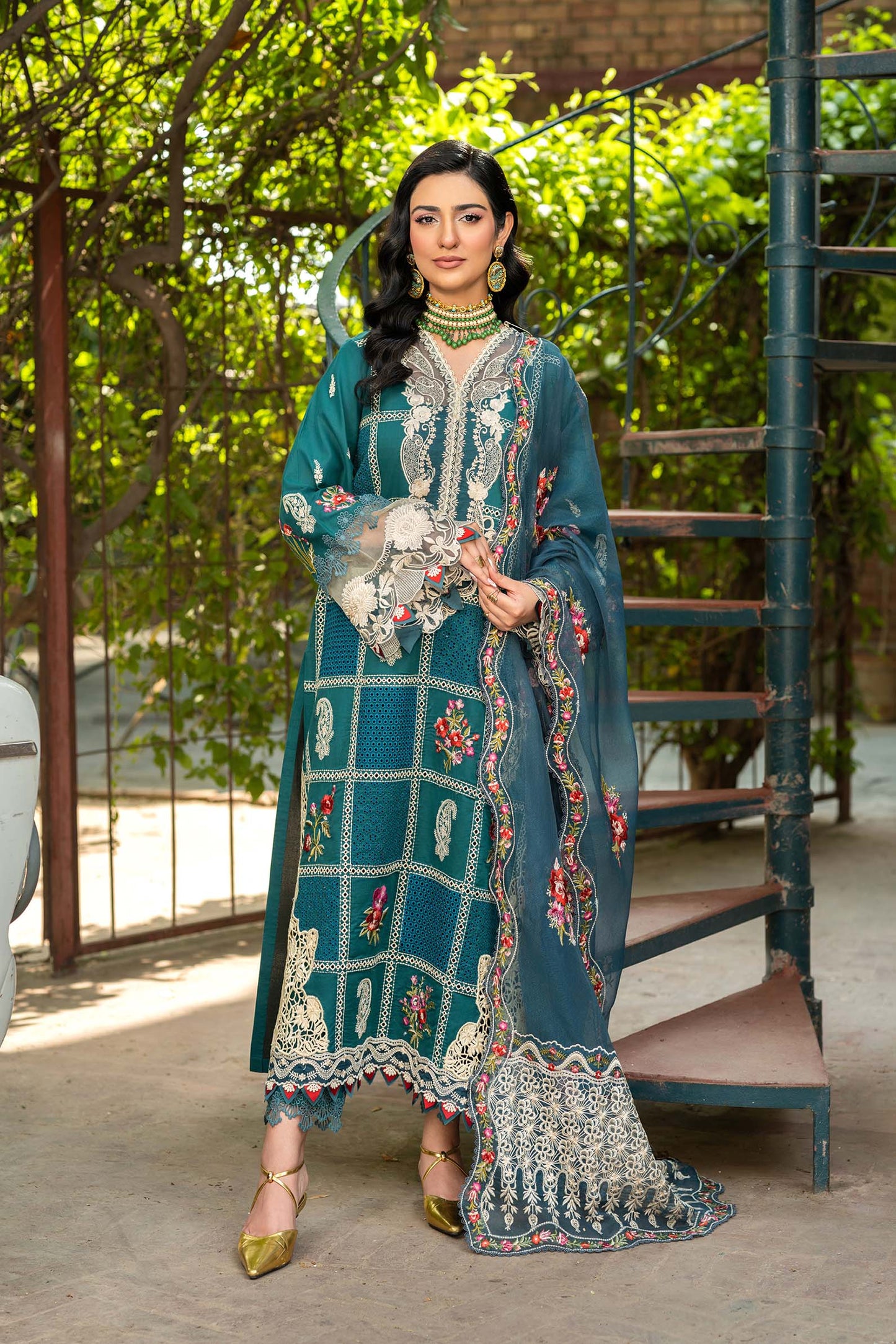 Maryam Hussain | Luxury Lawn 25 | Neelum - Pakistani Designer Dress - by Maryam Hussain | Type: Ladies Clothes - 100% Original at Saira Sultan