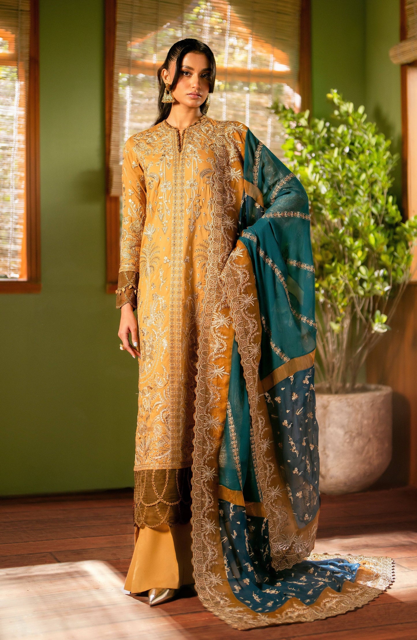 Maryum N Maria | Luxury Lawn 24 | Heba - Pakistani Designer Dress - by Maryum N Maria | Type: Luxury - 100% Original at Saira Sultan