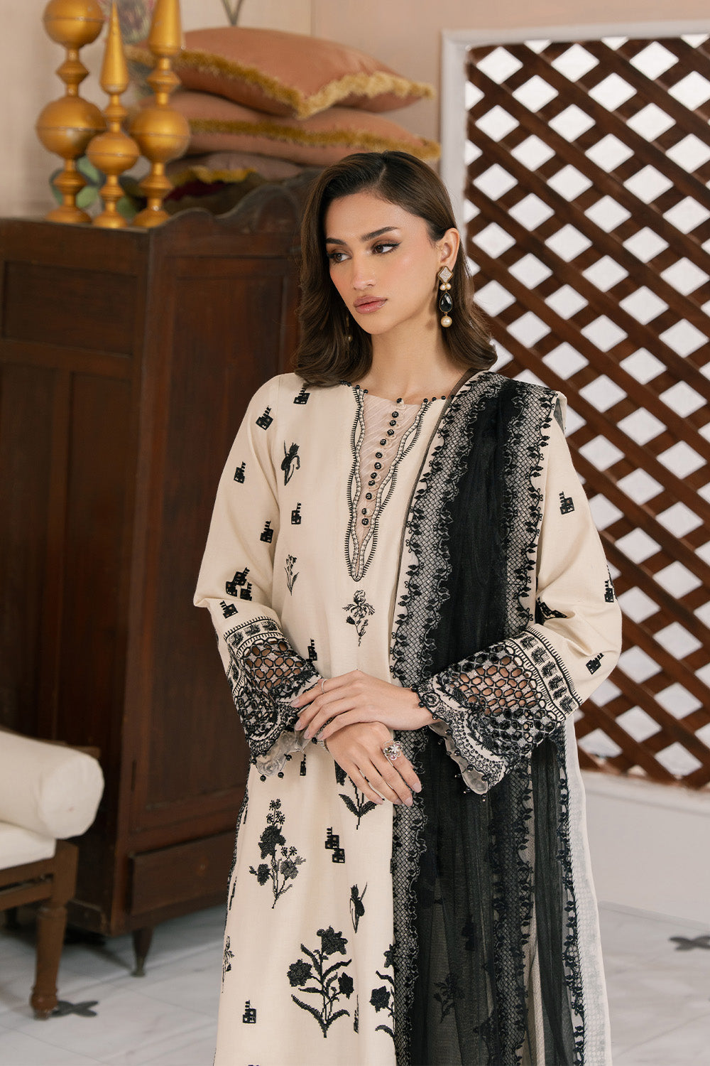 Maryum N Maria | Eid Luxury Lawn 25 | ATEFEH - MS50157 S Off White Lawn
