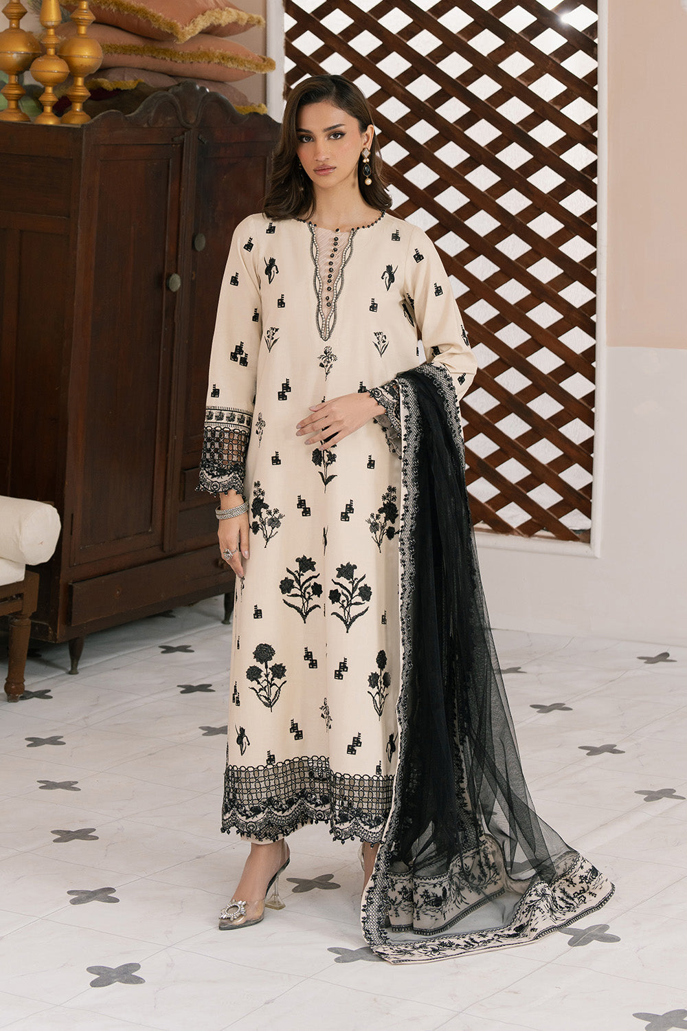 Maryum N Maria | Eid Luxury Lawn 25 | ATEFEH - MS50157 XS Off White Lawn