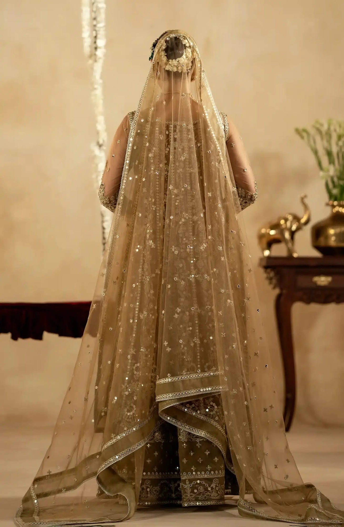 Maryum N Maria | Zamani Beghum Formals 23 | Crystal Quartz-(MW23-520) - Pakistani Designer Dress - by Maryum N Maria | Type: Formal - 100% Original at Saira Sultan