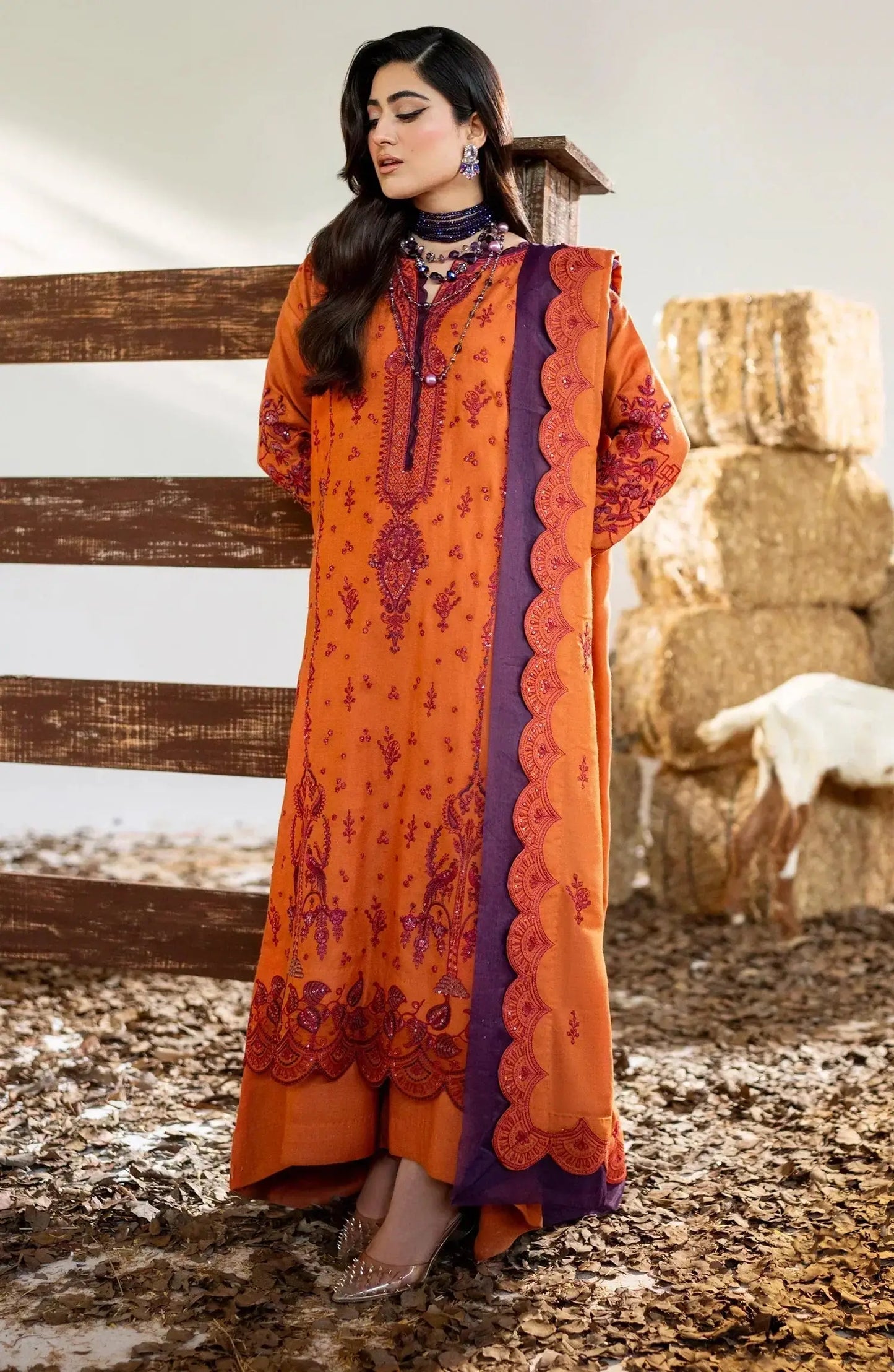 Maryum N Maria | Shehr Bano Winter 23 | CHUNI MW23562 - Pakistani Designer Dress - by Maryum N Maria | Type: Luxury - 100% Original at Saira Sultan