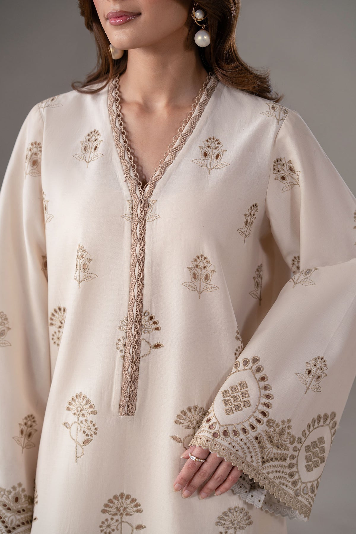 Akbar Aslam | Pret Lawn | Lunel L Off White Lawn