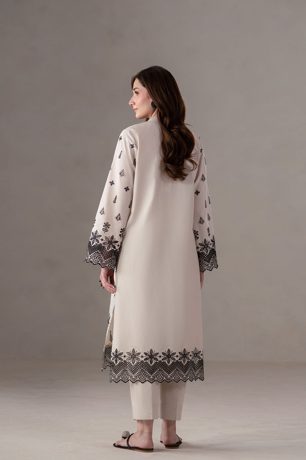 Akbar Aslam | Pret Lawn | Slate S Off White Lawn