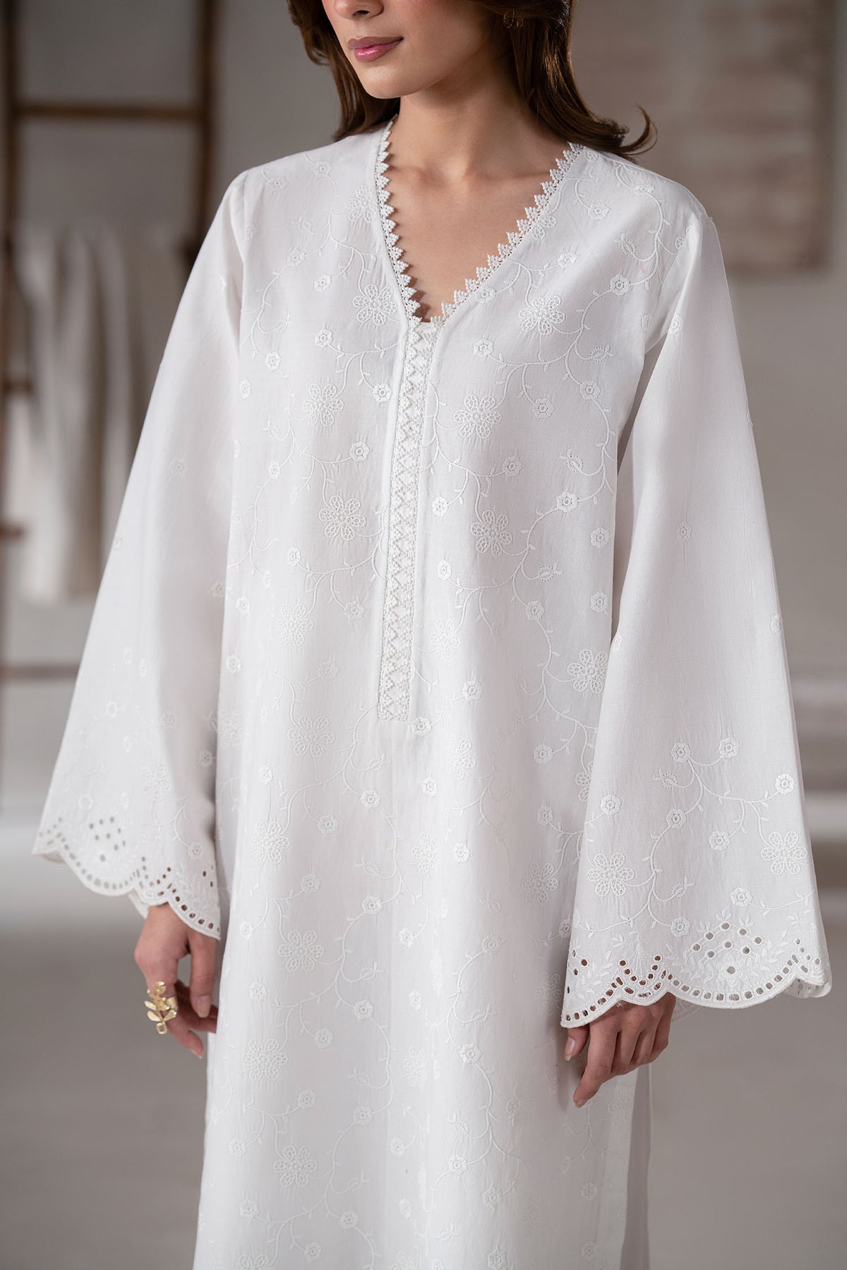 Akbar Aslam | Pret Lawn | Solace M White Lawn