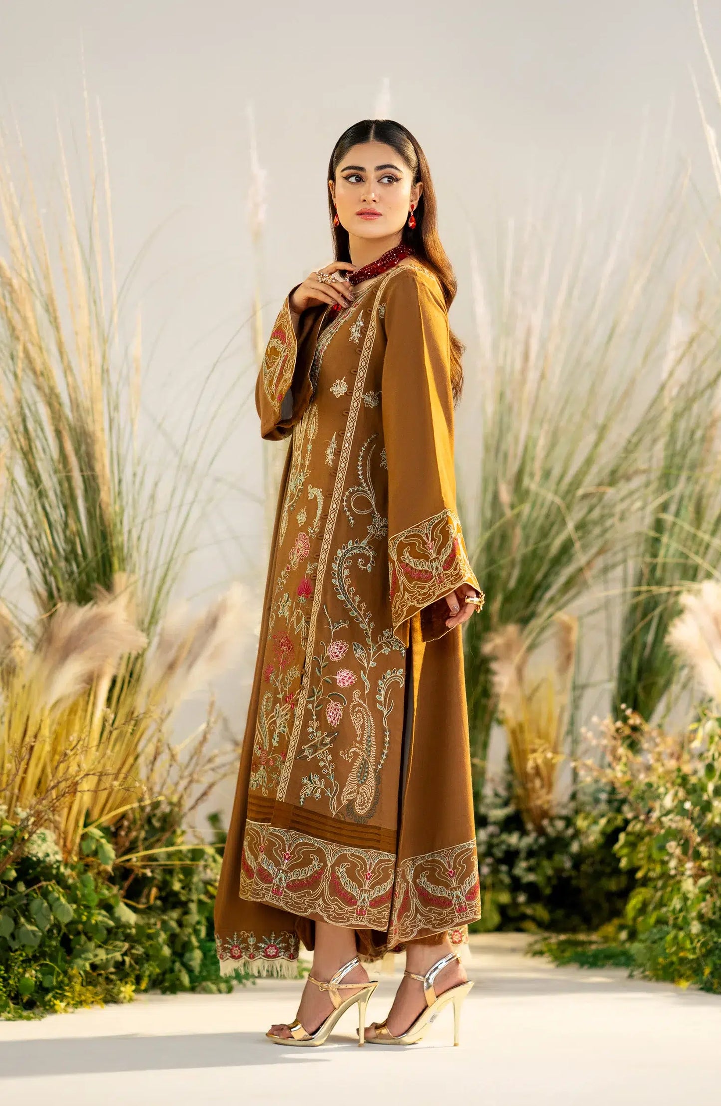 Maryum N Maria | Shehr Bano Winter 23 | HARLEEN MW23564 - Pakistani Designer Dress - by Maryum N Maria | Type: Luxury - 100% Original at Saira Sultan