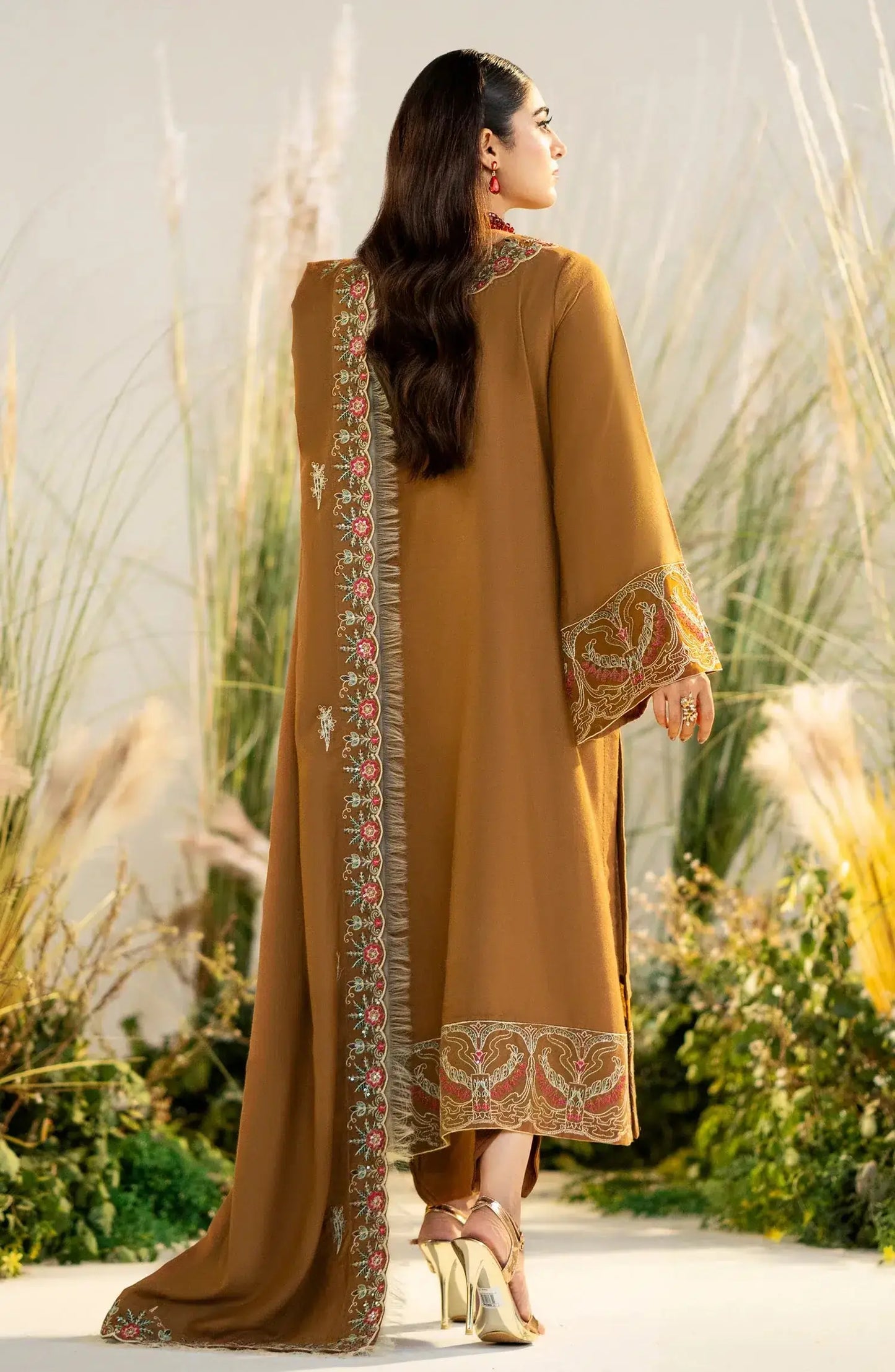 Maryum N Maria | Shehr Bano Winter 23 | HARLEEN MW23564 - Pakistani Designer Dress - by Maryum N Maria | Type: Luxury - 100% Original at Saira Sultan